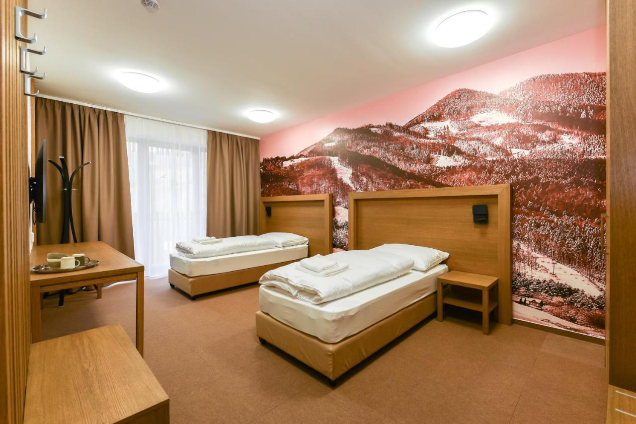 Apartmany Humno Valča Exterior foto